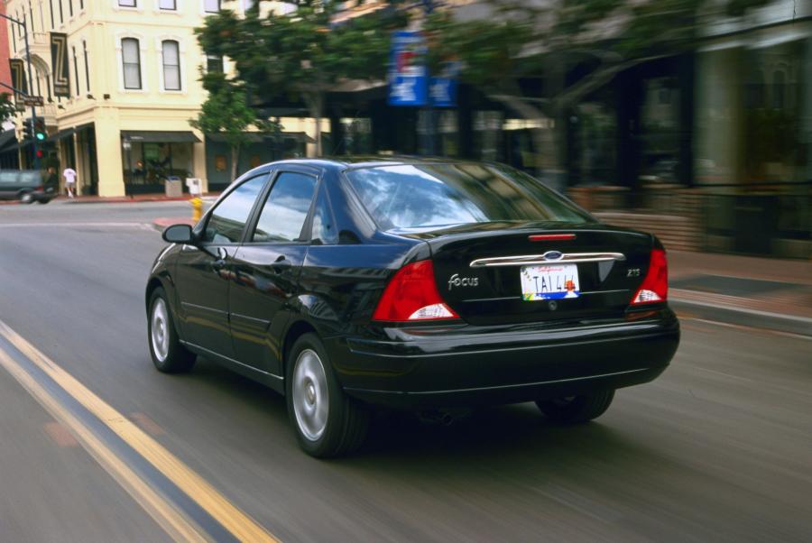  Ford Focus Saloon 1999 года  (фото 40 из 53)